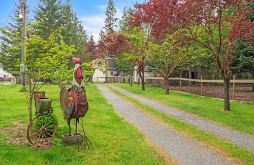 Enumclaw House | Cozy Country cottage