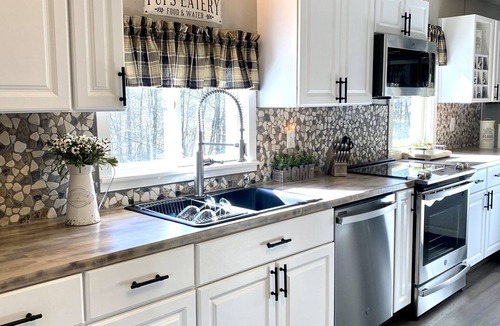 Johnsonville Cottage | Cozy Country Cottage
