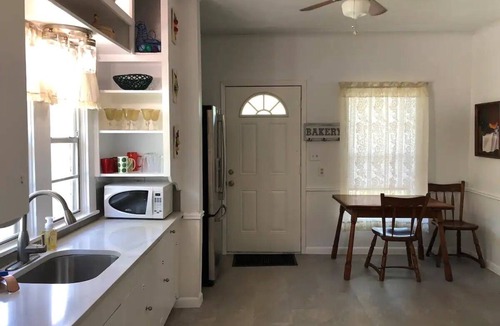 Roanoke House | Cozy Country Farm House in North Keller