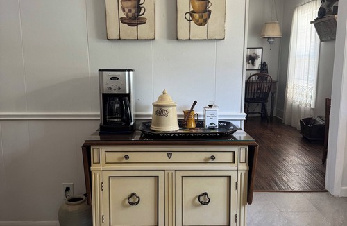 Roanoke House | Cozy Country Farm House in North Keller