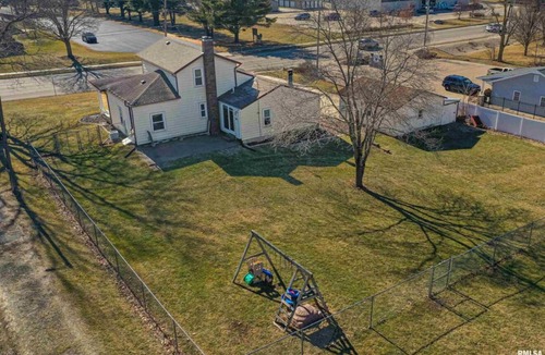 Elmwood House | Cozy Country Getaway Just Minutes From The City