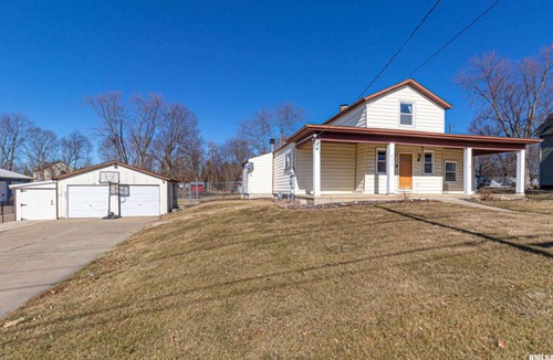 Elmwood House | Cozy Country Getaway Just Minutes From The City