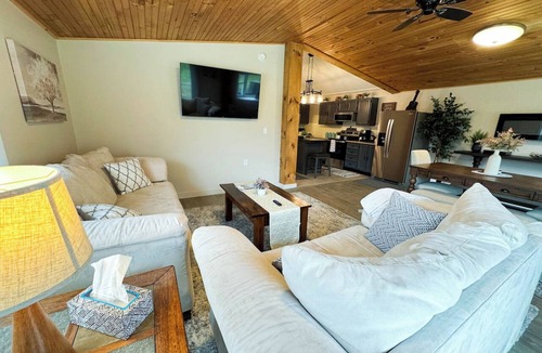 Etna House | Cozy Country Home 7 Min to Cornell Peaceful Private Retreat