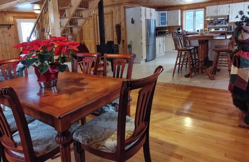 Saint-Etienne-de-Lauzon Ski Chalet | Cozy country House 15 minutes from Quebec city