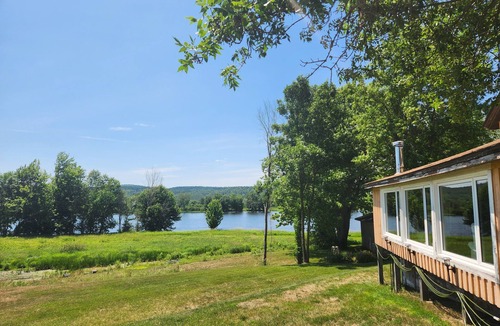 Hampstead House | Cozy country house with water front views.