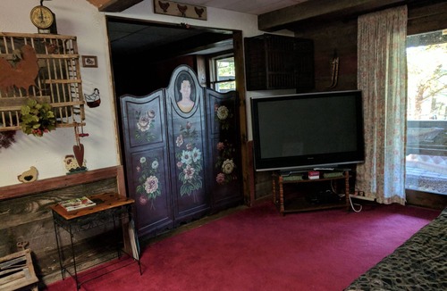 Whitney Point Bed & Breakfast | Cozy Country Private Apartment