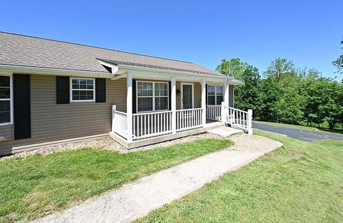 Waldron House | Cozy Country Retreat on 10 Acres near Kansas City