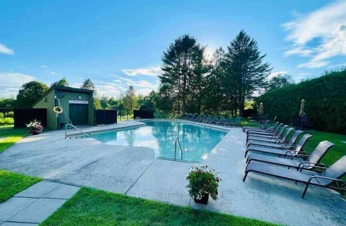 Orford Ski Chalet | Cozy country townhouse, private land