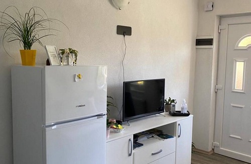 Bristane Apartment | Cozy Countryside Apartment in Bristane