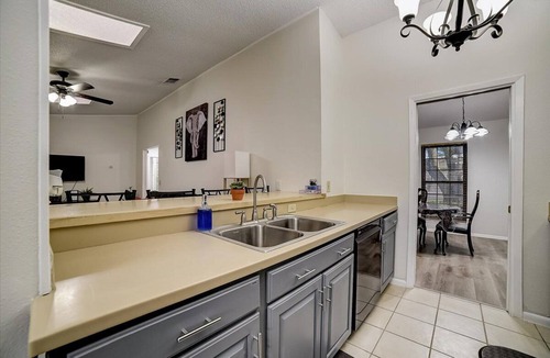 Universal City House | Cozy Couple's Olympia Spa & Resort