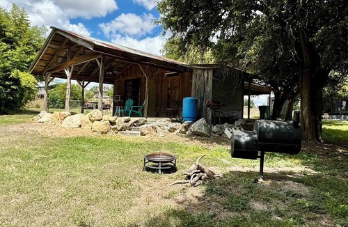 New Braunfels Cabin | Cozy Couples Cabin New Braunfels, on Lake Dunlap