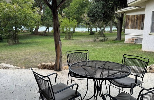 New Braunfels Cabin | Cozy Couples Cabin New Braunfels, on Lake Dunlap