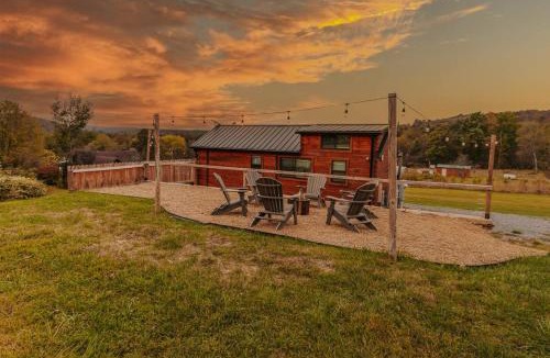 Flinton House | cozy couples getaway, Hot tub