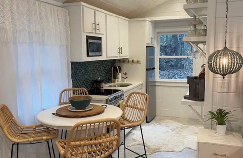 Morganton Cabin | Cozy Couples Getaway