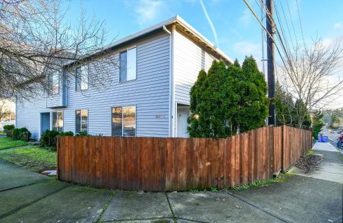 Vancouver House | Cozy Couve Apartment Close To Everything!