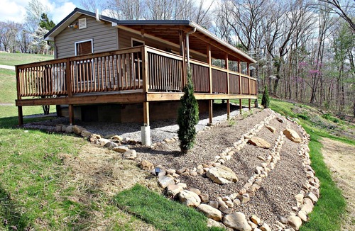 Lucas House | Cozy Cove. A cozy one bedroom tiny home.
