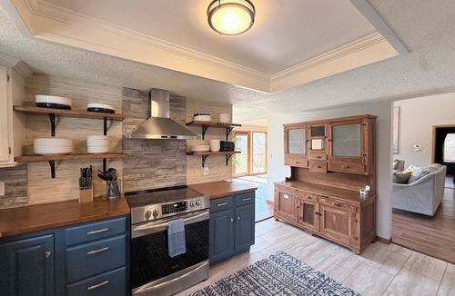 Linn Creek House | Cozy Cove Escape – Lakefront