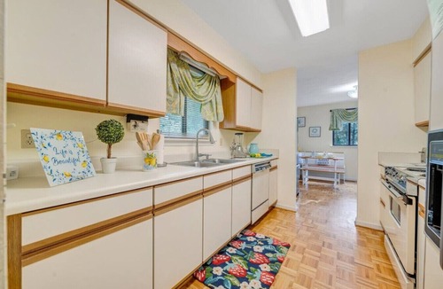 Moneta House | Cozy Cove- Fenced yard for your dog and calm waters to swim for the family