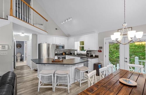 Wise House | Cozy Cove | Waterfront Retreat | Pet-Friendly