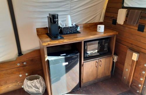 Beaumont House | Cozy Covered Wagon for a Unique Glamping Experience in Beaumont, Kansas