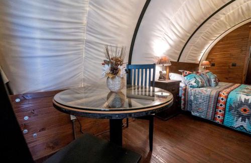 Beaumont House | Cozy Covered Wagon for a Unique Glamping Experience in Beaumont, Kansas