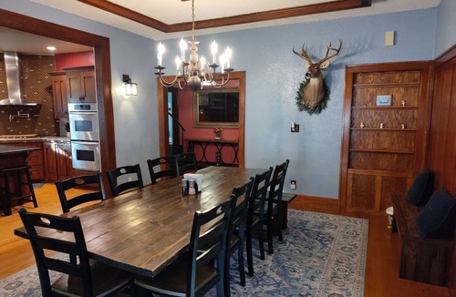 Enid House | Cozy Craftsman Home in the heart of Enid. Close to shopping, Vance AFB, Downtown
