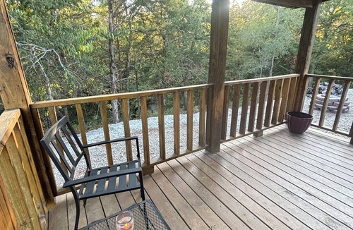 Fort Towson Cabin | Cozy Creek cabin in charming Fort Towson with WiFi access