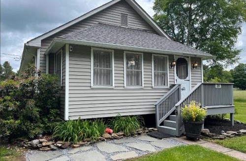 Forestburgh House | Cozy Creek House