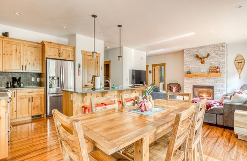 Welches House | Cozy creekfront home with Ping-Pong table, firepit & deck Dog-Friendly!