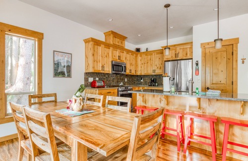 Welches House | Cozy creekfront home with Ping-Pong table, firepit & deck Dog-Friendly!