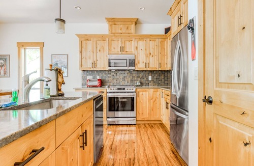 Welches House | Cozy creekfront home with Ping-Pong table, firepit & deck Dog-Friendly!