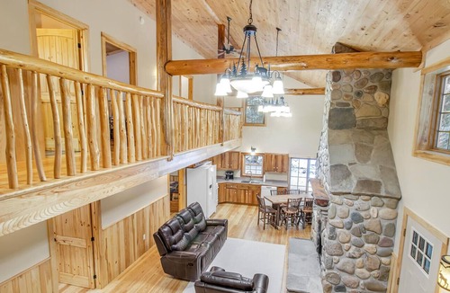 Little Valley Cabin | Cozy creekside cabin w/ hot tub