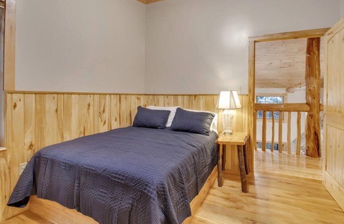 Little Valley Cabin | Cozy creekside cabin w/ hot tub
