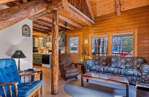 Bryson City Cabin | Cozy Creekside Cabin just a few steps from Lands Creek!