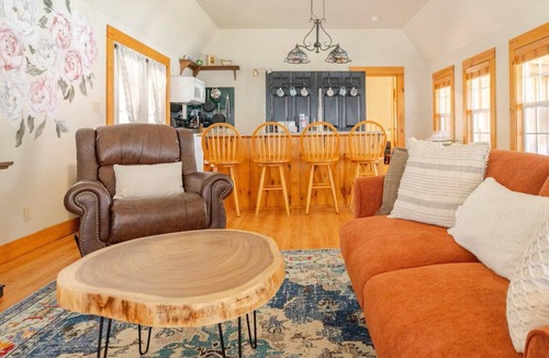 Hillsville Cabin | Cozy creekside cabin w/private outdoor sauna and covered deck overlooking creek