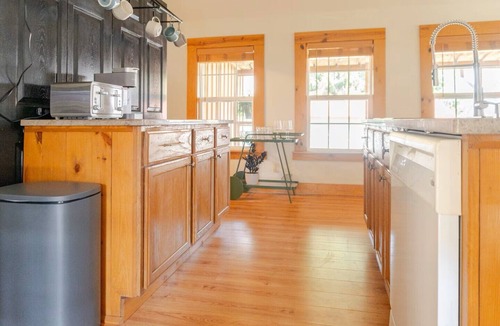 Hillsville Cabin | Cozy creekside cabin w/private outdoor sauna and covered deck overlooking creek