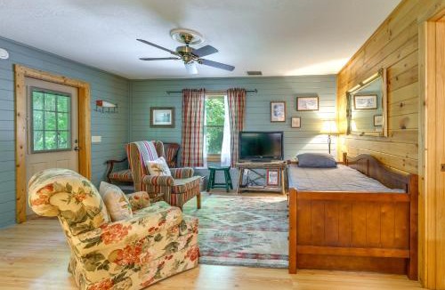 Hayesville House | Cozy Creekside Cabin w/Fire Pit & Views!