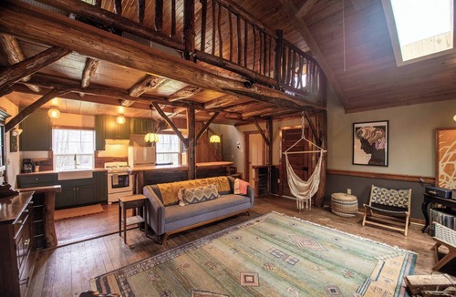 Rector Cabin | Cozy Creekside Cabin + Walking Trails