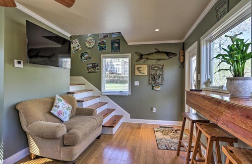 Thomaston House | Cozy Creekside Cabin with Grill Fish and Explore!