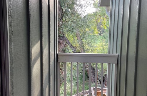 Louisville House | Cozy Creekside Cottage, A Great Getaway