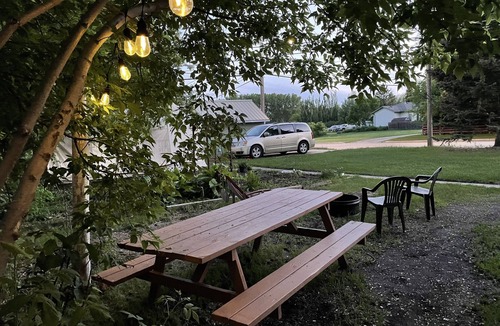 Rosthern Cottage | Cozy Creekside cottage offering a quiet rural prairie town experience