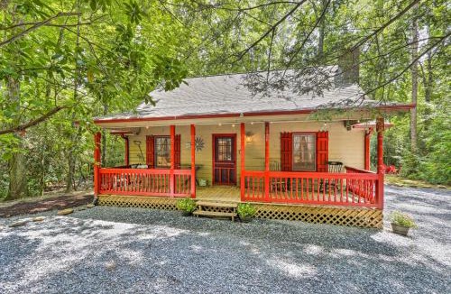 Sautee Nacoochee House | Cozy Creekside Mountain Escape w/Hot Tub!