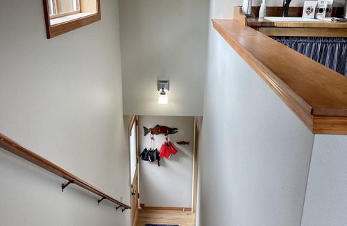 Hobart Apartment | Cozy Creekside Studio