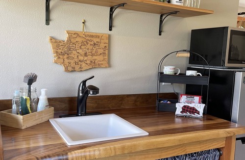 Hobart Apartment | Cozy Creekside Studio