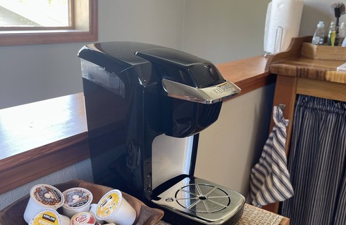 Hobart Apartment | Cozy Creekside Studio