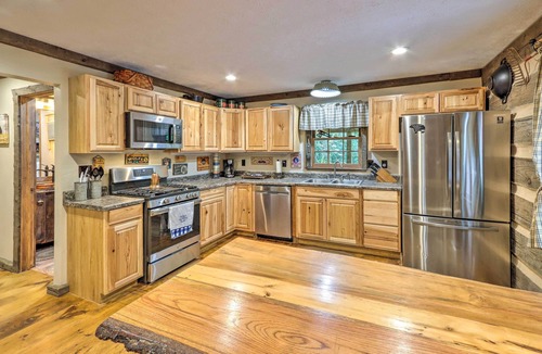 Sautee Nacoochee Cottage | Cozy Creekside Mountain Escape w/Hot Tub!