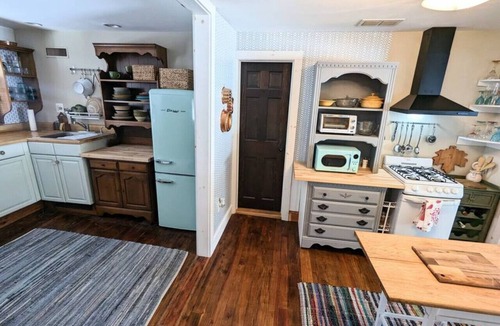 Acworth Cottage | Cozy Crescent Cottage-Lakefront-Quiet- 25 min from Mt Sunapee -Pet friendly