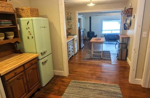 Acworth Cottage | Cozy Crescent Cottage-Lakefront-Quiet- 25 min from Mt Sunapee -Pet friendly