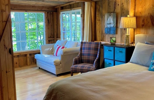 Newaygo Cabin | Cozy Croton Pond Cabin
