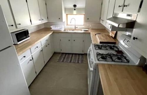 West Falls Apartment | Cozy Cuddler's Cottage